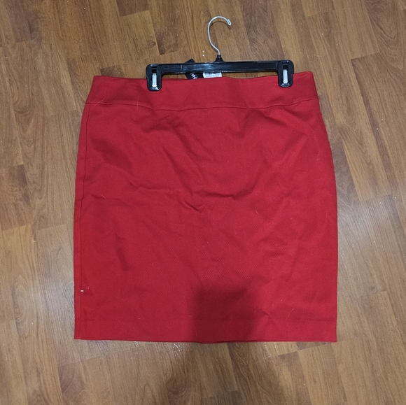 Red skirt - Picture 1 of 3